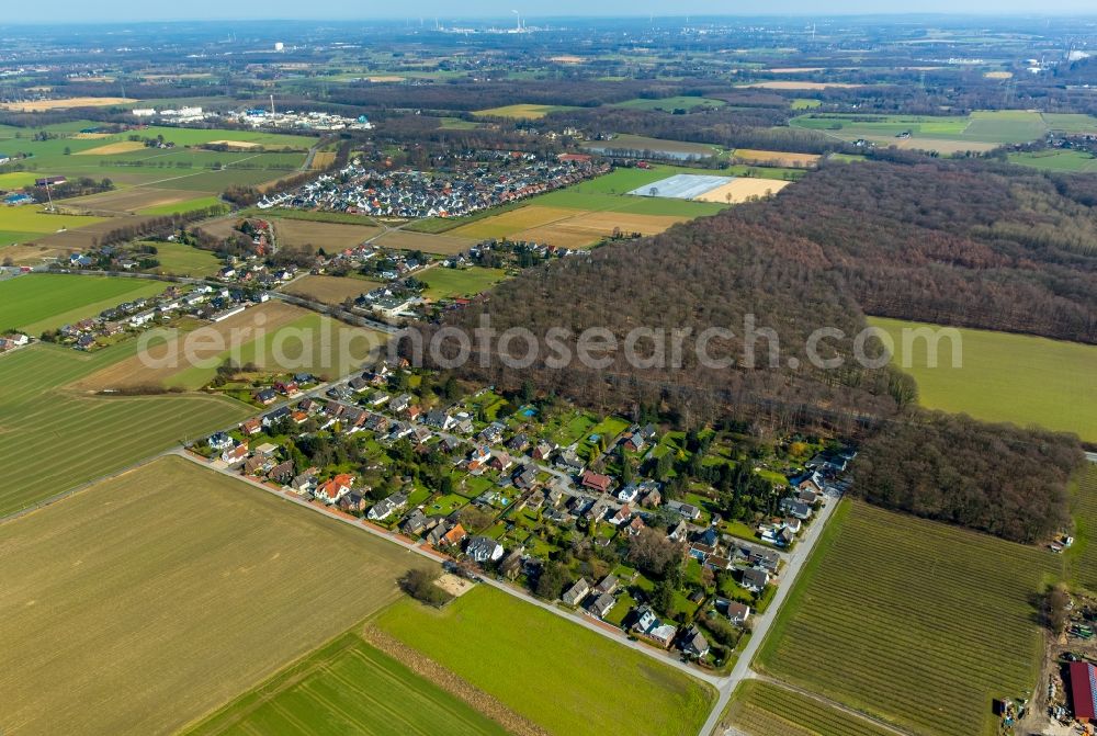 Kirchhellen from the bird's eye view: Single-family residential area in the East of Kirchhellen in the state of North Rhine-Westphalia