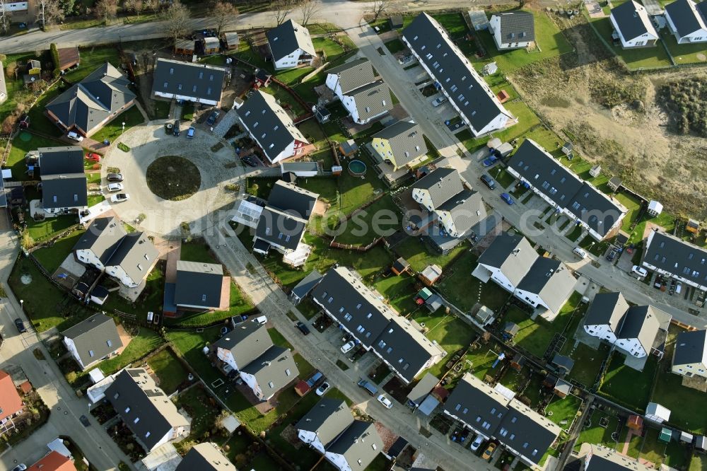 Panketal from the bird's eye view: Single-family residential area of settlement Loecknitzstrasse in Panketal in the state Brandenburg