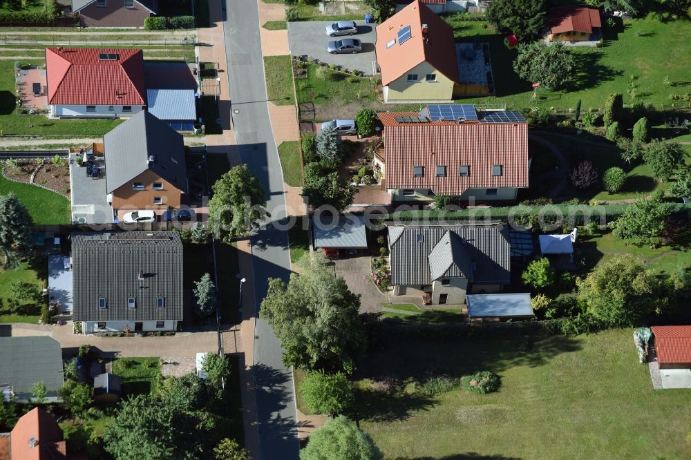 Panketal from the bird's eye view: Single-family residential area of settlement Birkholzer Weg - Platanenweg in Panketal in the state Brandenburg