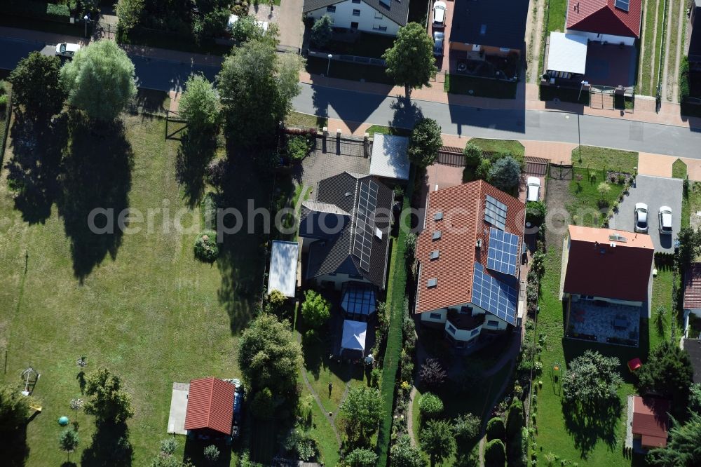 Panketal from above - Single-family residential area of settlement Birkholzer Weg - Platanenweg in Panketal in the state Brandenburg