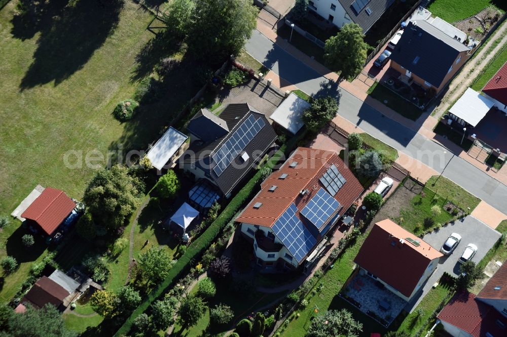 Panketal from the bird's eye view: Single-family residential area of settlement Birkholzer Weg - Platanenweg in Panketal in the state Brandenburg