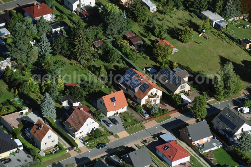 Panketal from the bird's eye view: Single-family residential area of settlement Birkholzer Weg - Platanenweg in Panketal in the state Brandenburg