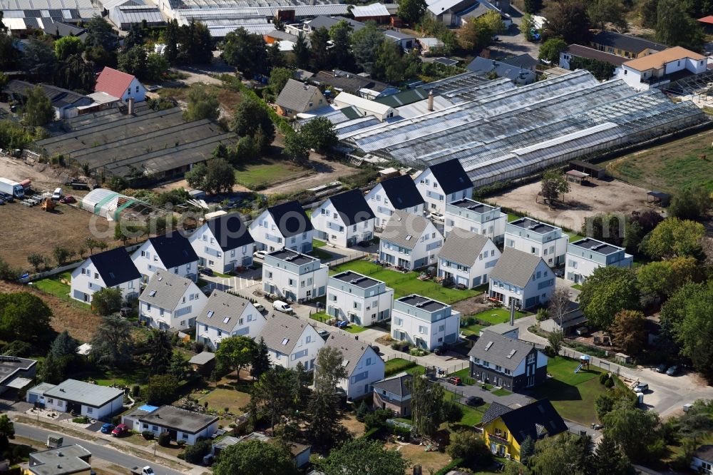 Berlin from above - Single-family residential area of settlement on Pfauenkehre in the district Rudow in Berlin, Germany