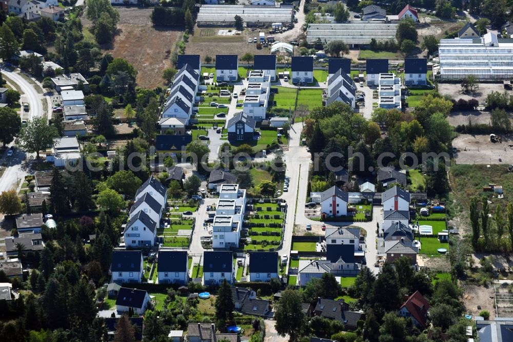 Berlin from above - Single-family residential area of settlement on Pfauenkehre in the district Rudow in Berlin, Germany