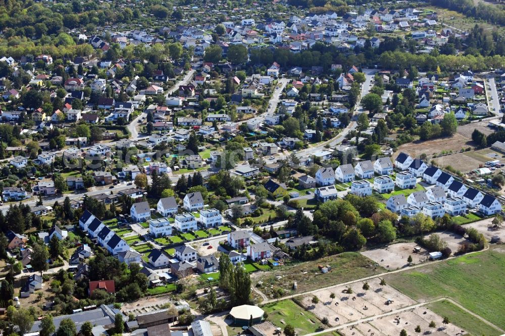 Aerial image Berlin - Single-family residential area of settlement on Pfauenkehre in the district Rudow in Berlin, Germany