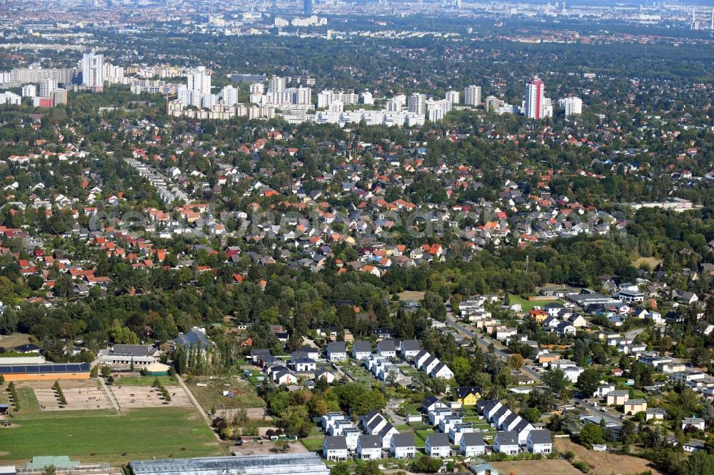 Berlin from above - Single-family residential area of settlement on Pfauenkehre in the district Rudow in Berlin, Germany