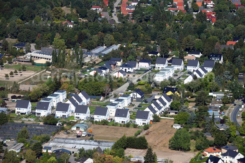 Berlin from above - Single-family residential area of settlement on Pfauenkehre in the district Rudow in Berlin, Germany