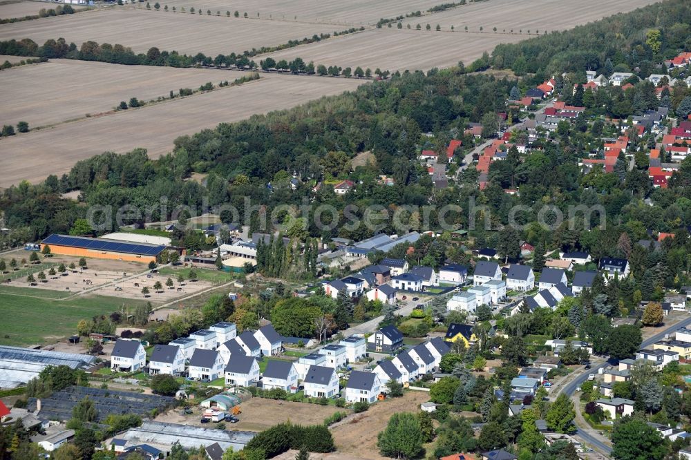 Aerial image Berlin - Single-family residential area of settlement on Pfauenkehre in the district Rudow in Berlin, Germany