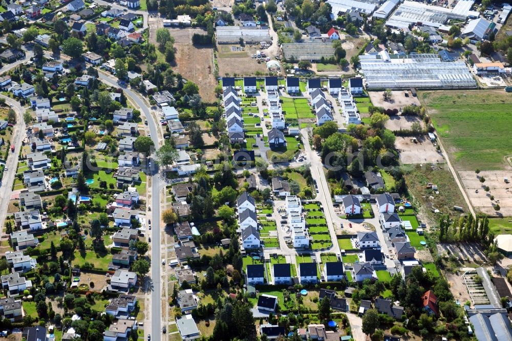 Berlin from above - Single-family residential area of settlement on Pfauenkehre in the district Rudow in Berlin, Germany