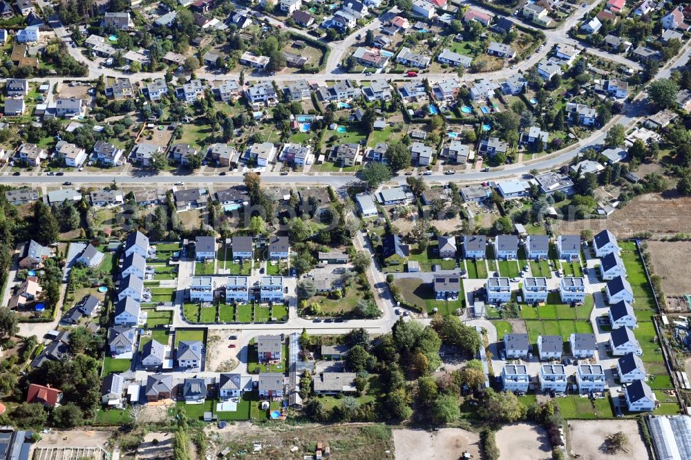 Aerial image Berlin - Single-family residential area of settlement on Pfauenkehre in the district Rudow in Berlin, Germany