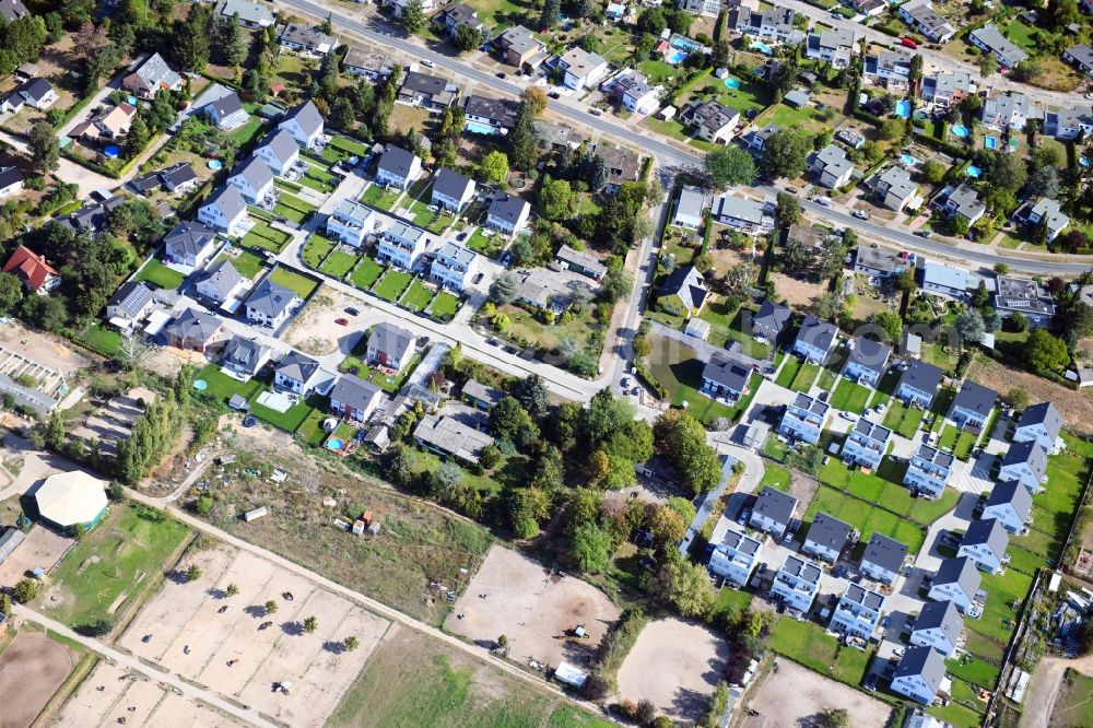 Aerial photograph Berlin - Single-family residential area of settlement on Pfauenkehre in the district Rudow in Berlin, Germany