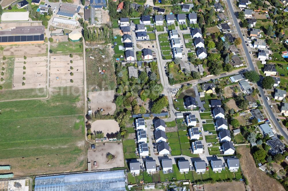 Berlin from above - Single-family residential area of settlement on Pfauenkehre in the district Rudow in Berlin, Germany