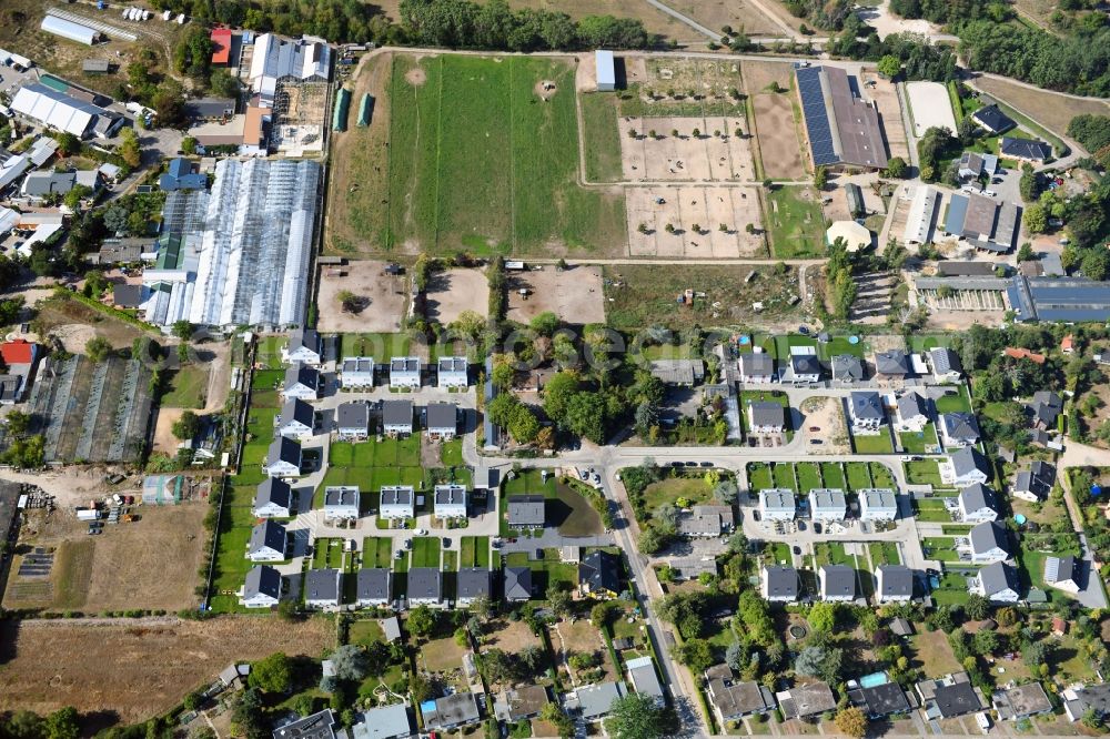 Aerial image Berlin - Single-family residential area of settlement on Pfauenkehre in the district Rudow in Berlin, Germany