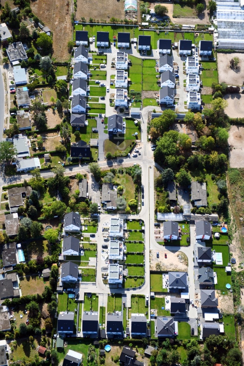 Berlin from above - Single-family residential area of settlement on Pfauenkehre in the district Rudow in Berlin, Germany