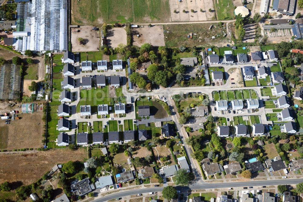 Aerial image Berlin - Single-family residential area of settlement on Pfauenkehre in the district Rudow in Berlin, Germany