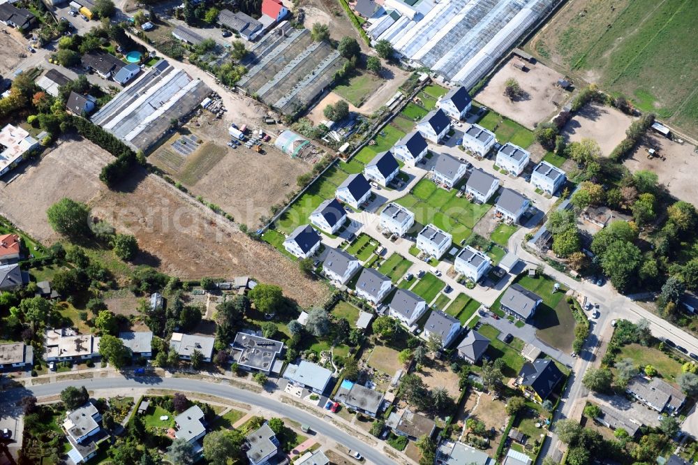 Berlin from above - Single-family residential area of settlement on Pfauenkehre in the district Rudow in Berlin, Germany