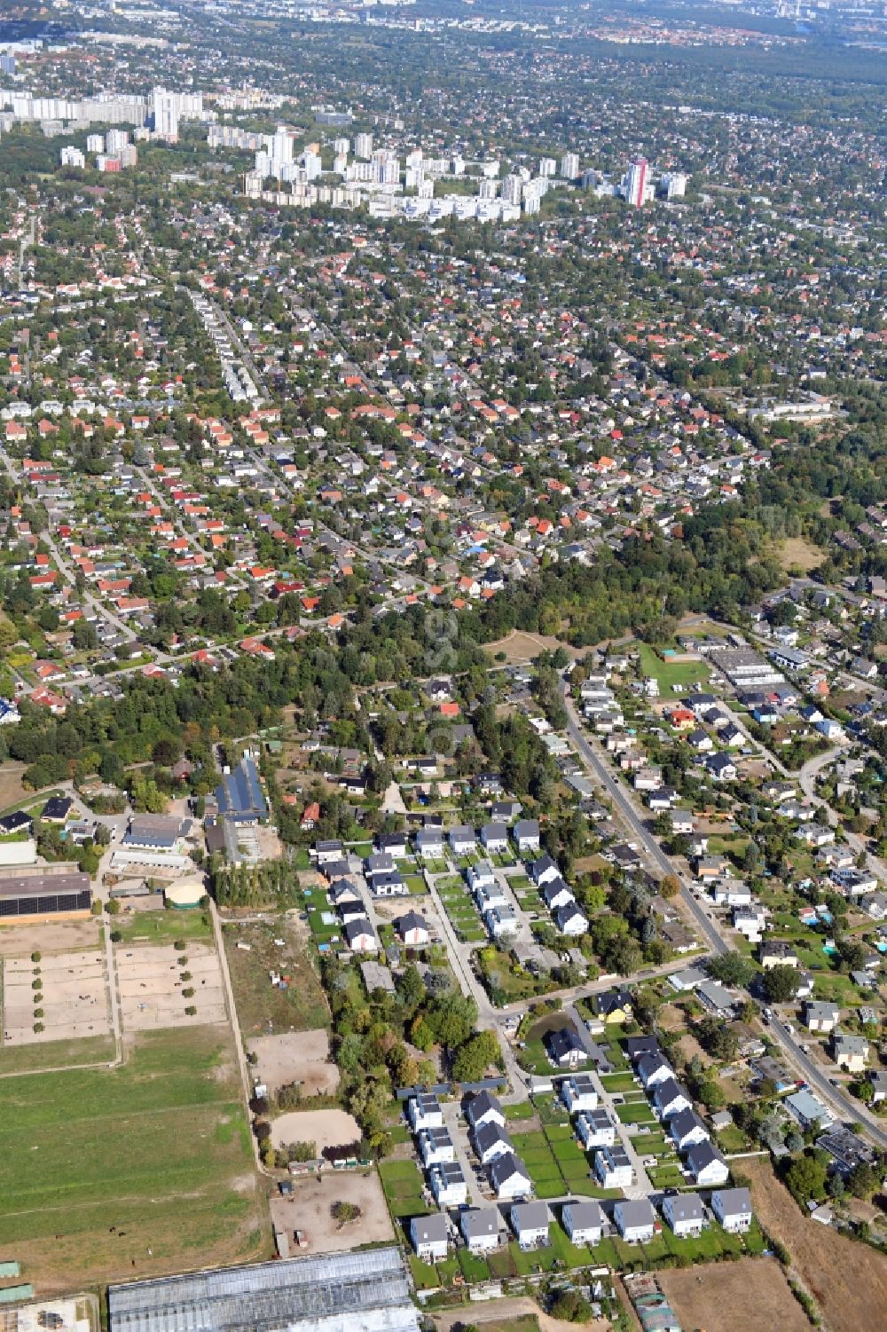 Berlin from above - Single-family residential area of settlement on Pfauenkehre in the district Rudow in Berlin, Germany