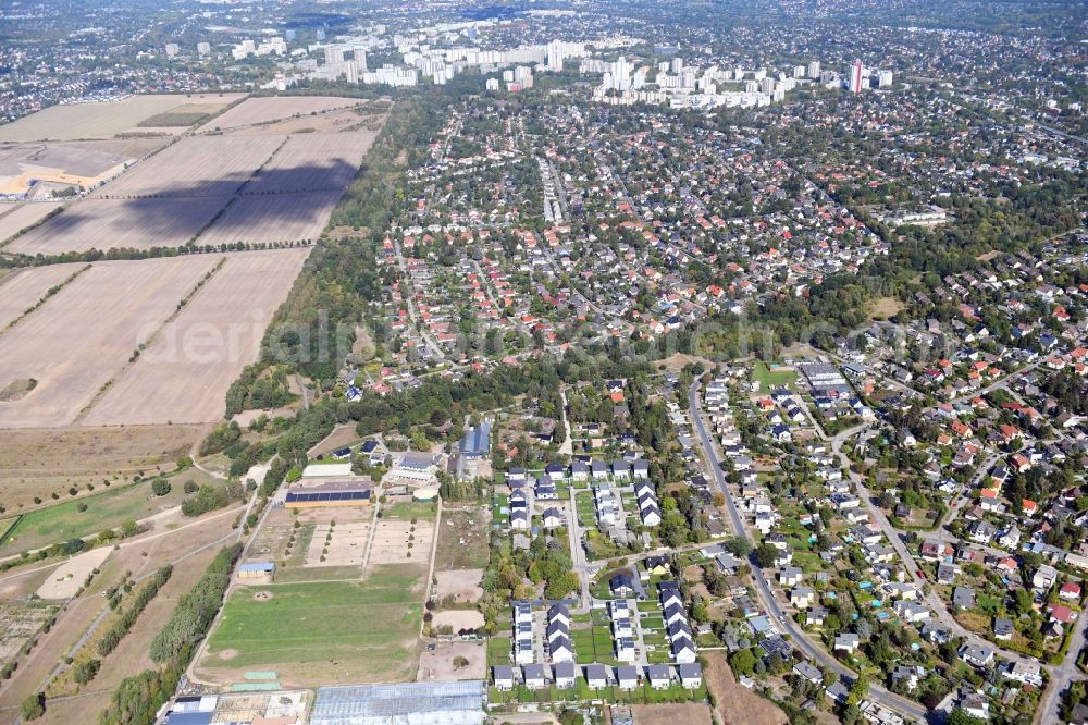 Aerial image Berlin - Single-family residential area of settlement on Pfauenkehre in the district Rudow in Berlin, Germany