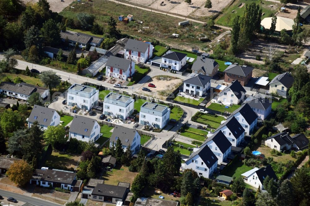 Aerial photograph Berlin - Single-family residential area of settlement on Pfauenkehre in the district Rudow in Berlin, Germany