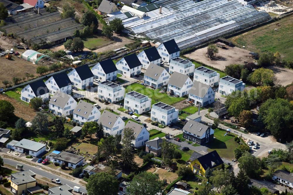 Berlin from above - Single-family residential area of settlement on Pfauenkehre in the district Rudow in Berlin, Germany