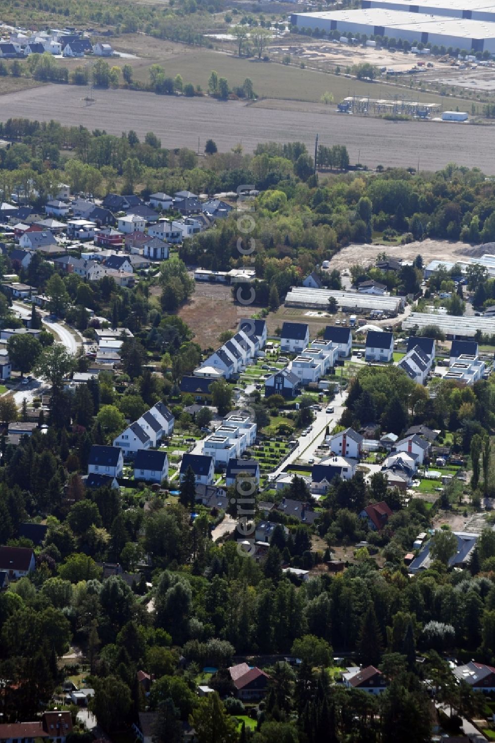 Berlin from the bird's eye view: Single-family residential area of settlement on Pfauenkehre in the district Rudow in Berlin, Germany