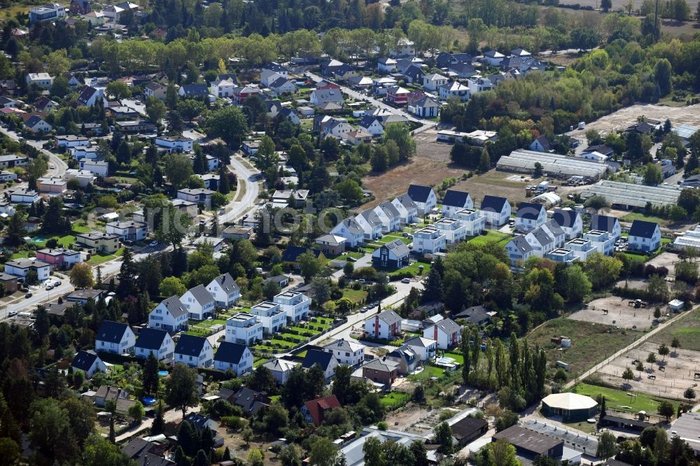 Aerial image Berlin - Single-family residential area of settlement on Pfauenkehre in the district Rudow in Berlin, Germany