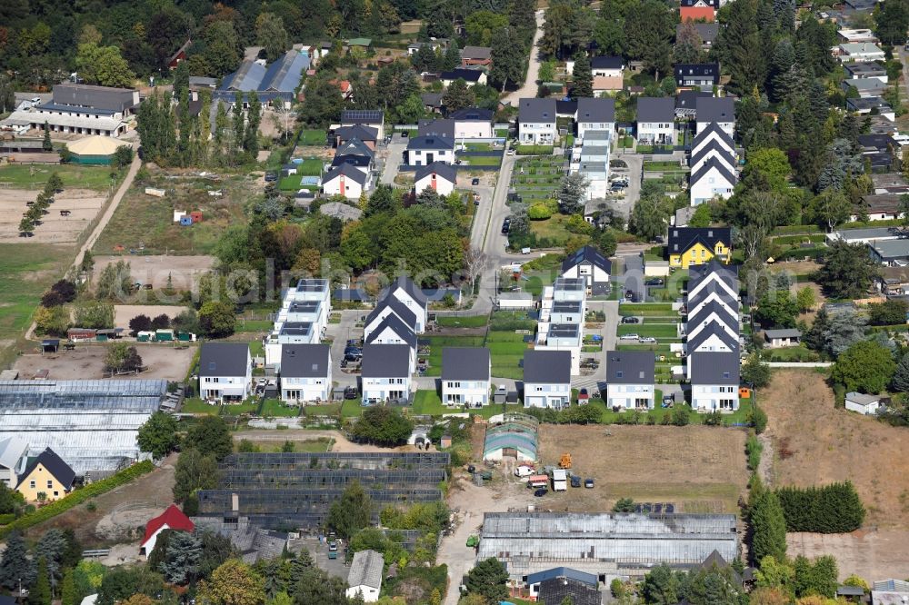 Aerial image Berlin - Single-family residential area of settlement on Pfauenkehre in the district Rudow in Berlin, Germany