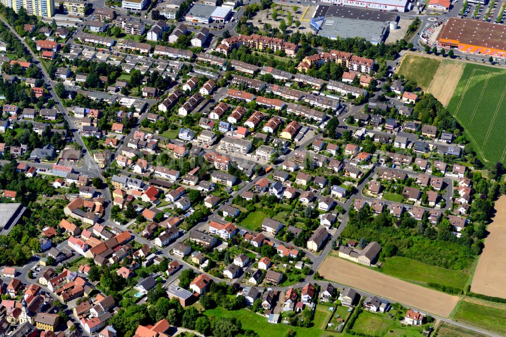 Lengfeld from the bird's eye view: Single-family residential area of settlement on the edge of agricultural fields in Lengfeld in the state Bavaria, Germany