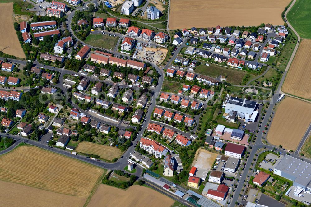 Lengfeld from above - Single-family residential area of settlement on the edge of agricultural fields in Lengfeld in the state Bavaria, Germany