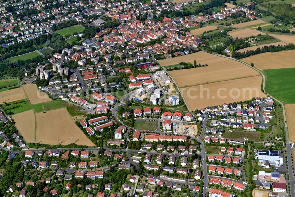 Lengfeld from the bird's eye view: Single-family residential area of settlement on the edge of agricultural fields in Lengfeld in the state Bavaria, Germany