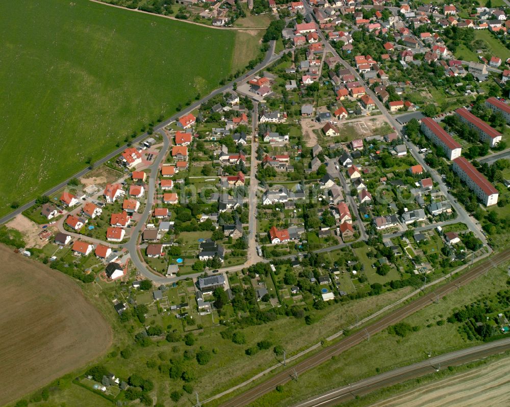 Röderau-Bobersen from above - Single-family residential area of settlement in Röderau-Bobersen in the state Saxony, Germany