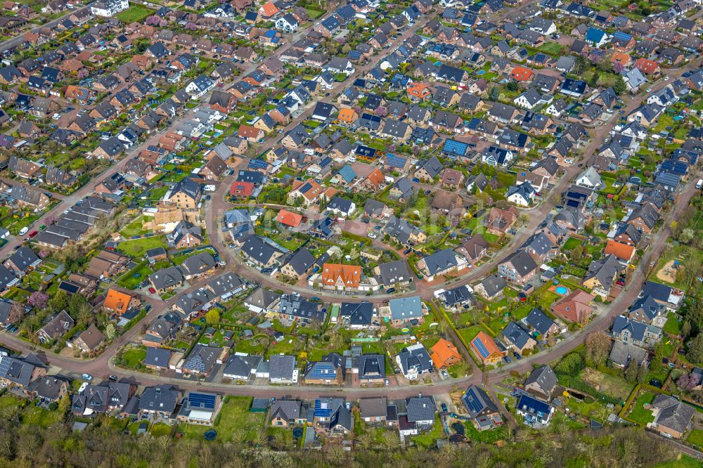 Aerial photograph Rees - Single-family residential area of settlement on street Queckvoor in the district Haldern in Rees in the state North Rhine-Westphalia, Germany