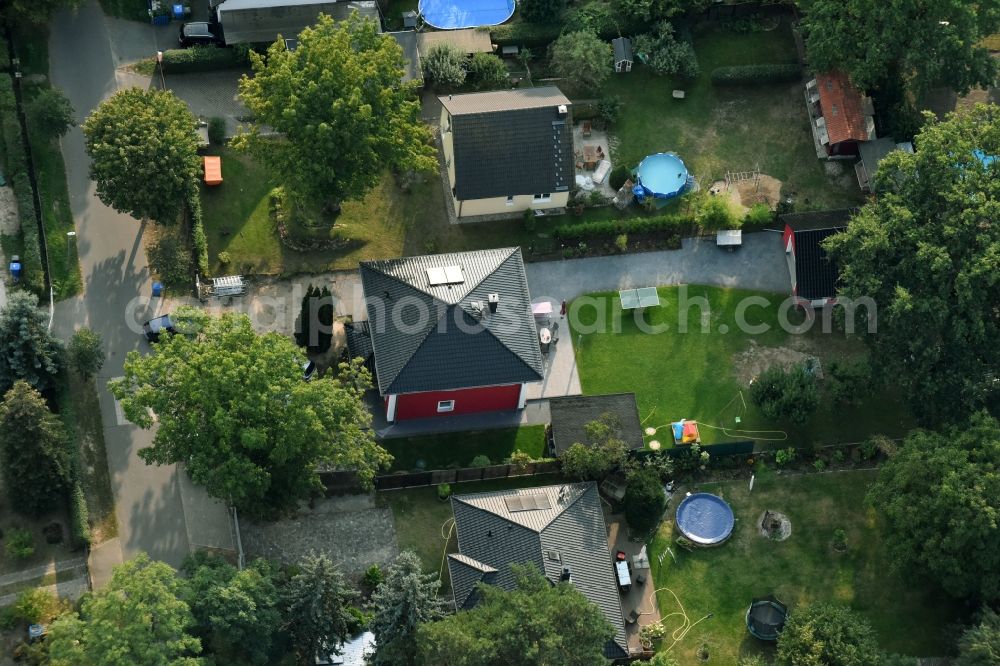 Fredersdorf-Vogelsdorf from the bird's eye view: Single-family residential area of settlement Richard-Wagner-Strasse in Fredersdorf-Vogelsdorf in the state Brandenburg