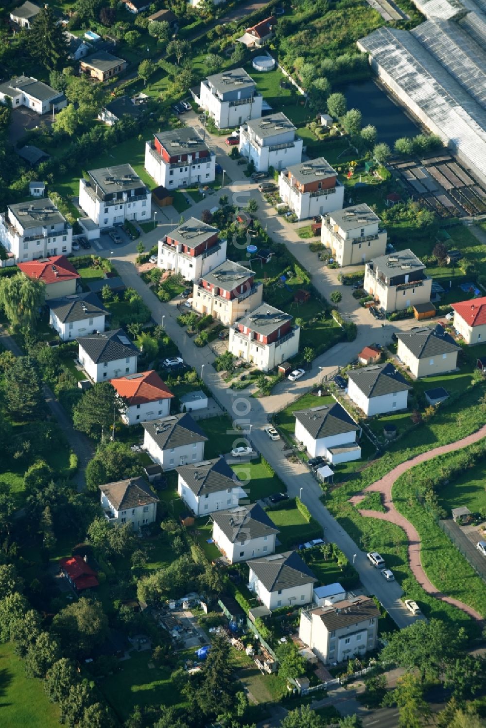 Aerial image Berlin - Single-family residential area of settlement Am Roemersgruen in the district Britz in Berlin, Germany