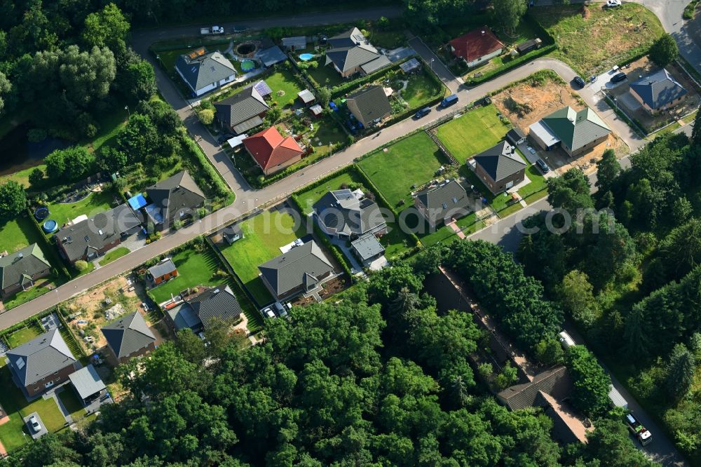 Werneuchen from the bird's eye view: Single-family residential area of settlement Rosenstrasse - Rosenring in Werneuchen in the state Brandenburg, Germany