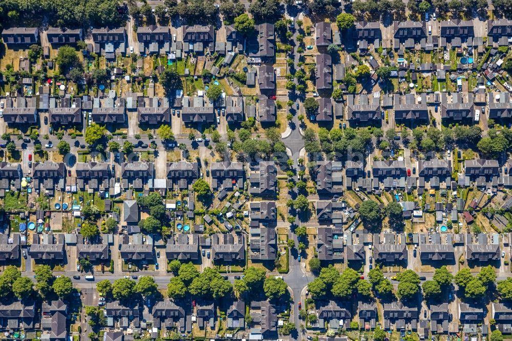 Aerial image Moers - Single-family residential area of settlement Ruhrstrasse - Marienburger Strasse - Alsenstrasse - Eupener Strasse in Moers in the state North Rhine-Westphalia, Germany