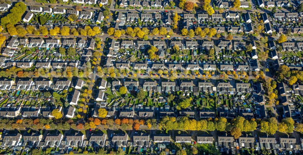 Moers from the bird's eye view: Single-family residential area of settlement Ruhrstrasse - Marienburger Strasse - Alsenstrasse - Eupener Strasse in Moers in the state North Rhine-Westphalia, Germany