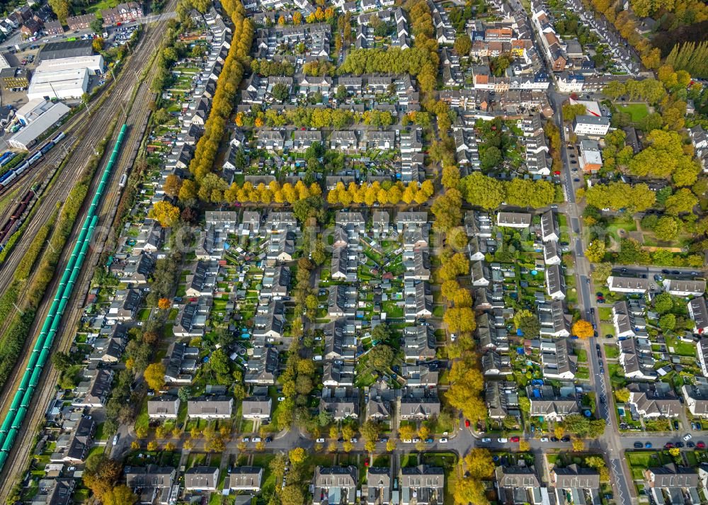 Aerial photograph Moers - Single-family residential area of settlement Ruhrstrasse - Marienburger Strasse - Alsenstrasse - Eupener Strasse in Moers in the state North Rhine-Westphalia, Germany