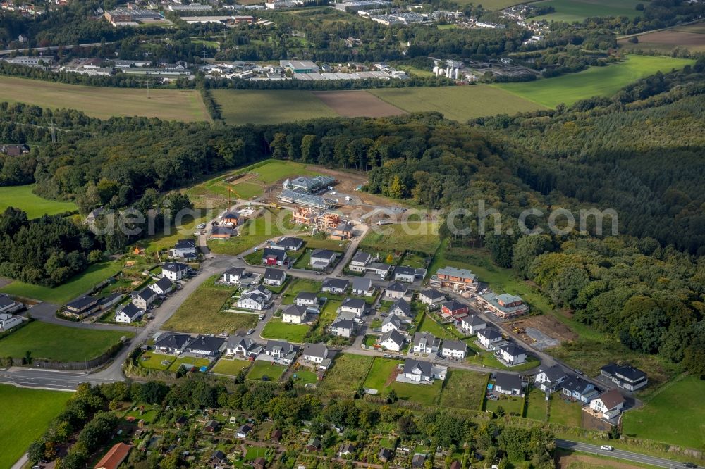 Arnsberg from the bird's eye view: Single-family residential area of settlement around Zum Dollberg and Im Redde in Arnsberg in the state North Rhine-Westphalia, Germany