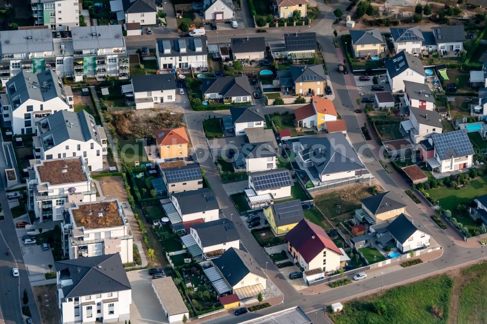 Aerial image Kenzingen - Single-family residential area of settlement Saarmatten - Breitenfeldstrasse - Koenigsweg in the district Breitenfeld in Kenzingen in the state Baden-Wurttemberg, Germany