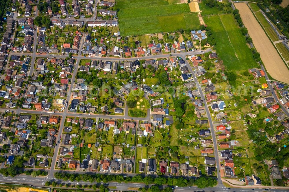 Aerial image Haltern am See - Single-family residential area of settlement on Saarplatz - Saarlauternstrasse in Haltern am See in the state North Rhine-Westphalia, Germany