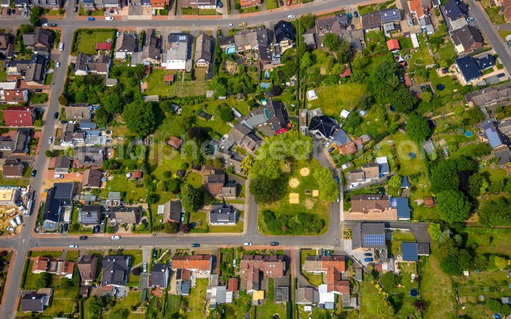 Aerial photograph Haltern am See - Single-family residential area of settlement on Saarplatz - Saarlauternstrasse in Haltern am See in the state North Rhine-Westphalia, Germany