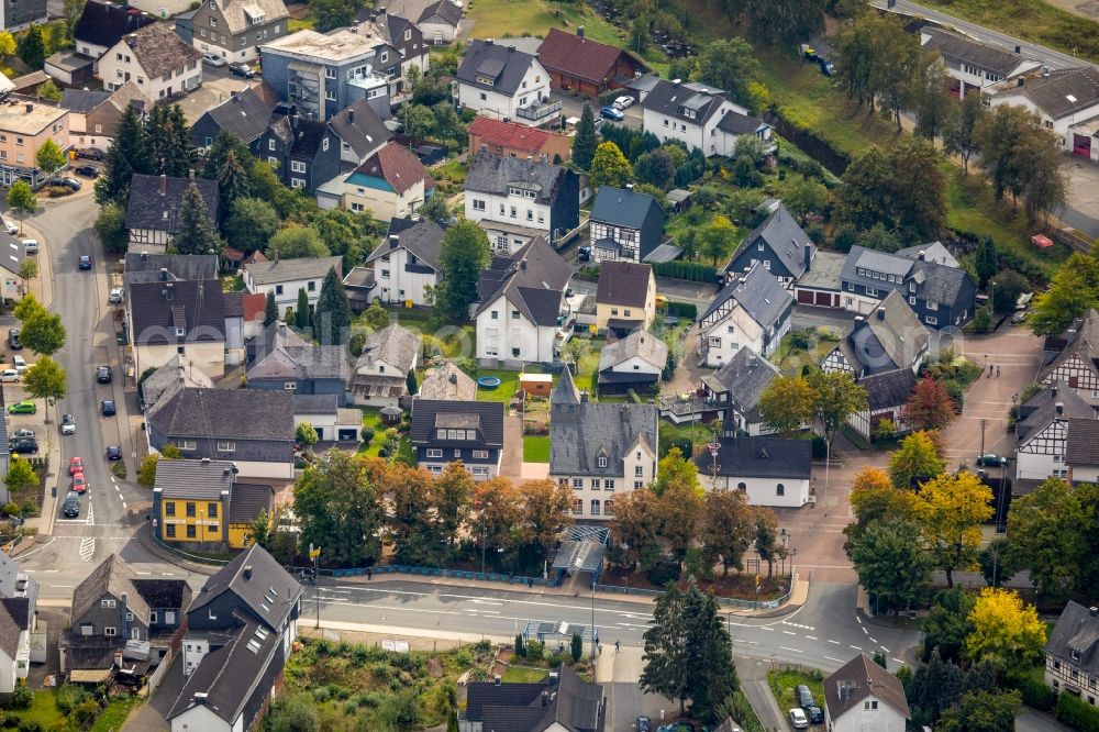 Netphen from above - Single-family residential area of settlement on Sankt-Peters-Platz - Oranienstrasse in Netphen in the state North Rhine-Westphalia, Germany