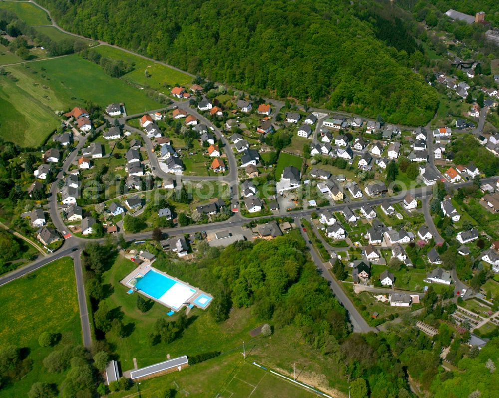 Schönbach from above - Single-family residential area of settlement in Schönbach in the state Hesse, Germany