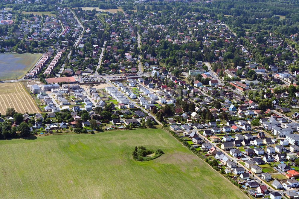 Bernau from above - Single-family residential area of settlement in Schoenow in the district Schoenow in Bernau in the state Brandenburg, Germany