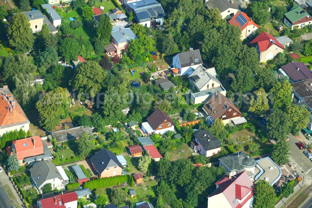 Berlin from the bird's eye view: Single-family residential area of settlement Seestrasse corner Hultschiner Damm in the district Mahlsdorf in Berlin, Germany