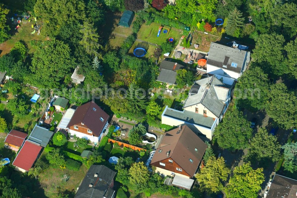 Aerial photograph Berlin - Single-family residential area of settlement Seestrasse corner Hultschiner Damm in the district Mahlsdorf in Berlin, Germany