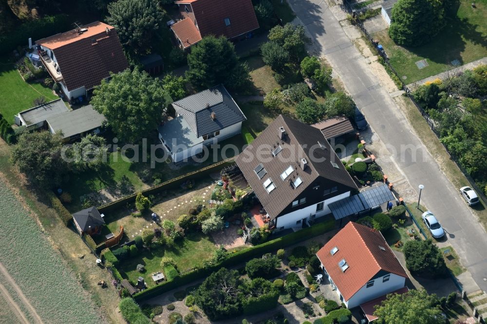 Berlin from above - Single-family residential area of settlement destrict Karow in Berlin