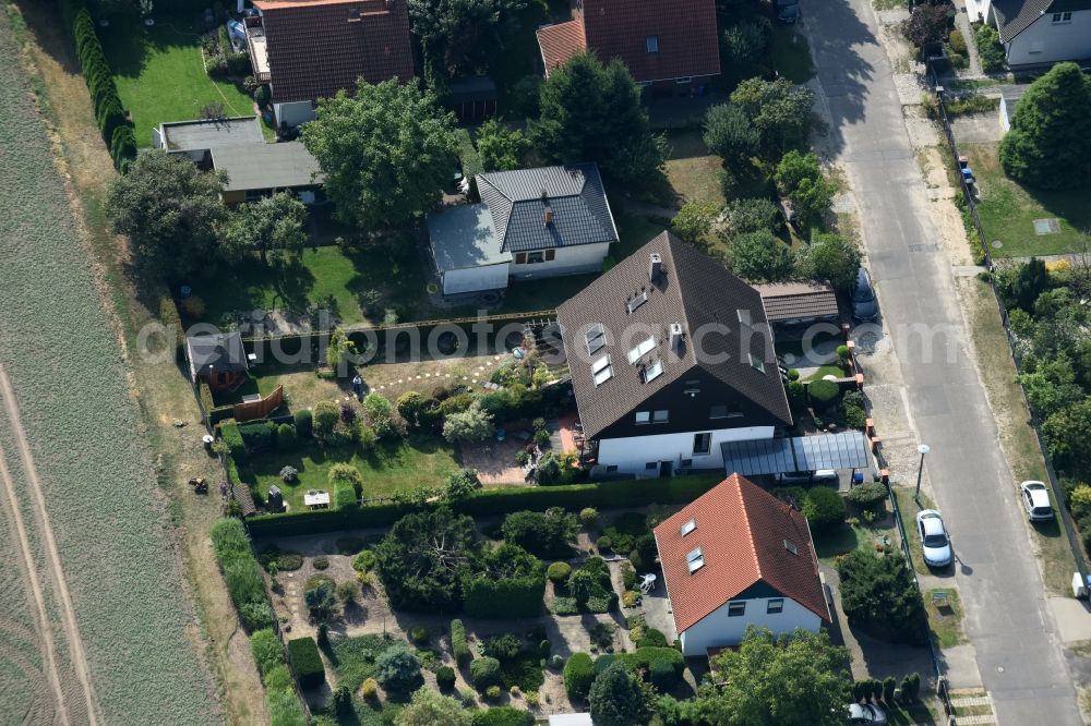 Berlin from the bird's eye view: Single-family residential area of settlement destrict Karow in Berlin