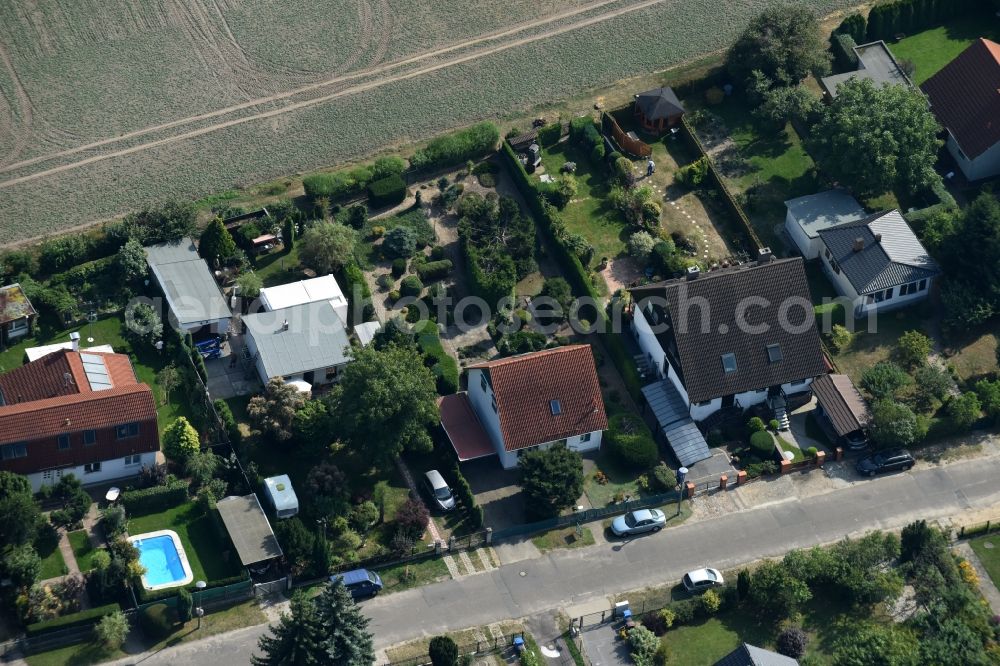 Aerial image Berlin - Single-family residential area of settlement destrict Karow in Berlin